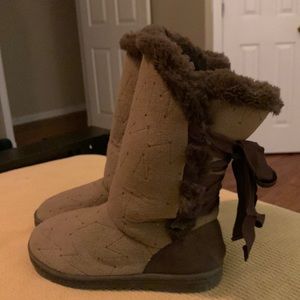 Cute Brown Lace Up Sequin House Shoes. Size Med 7-8